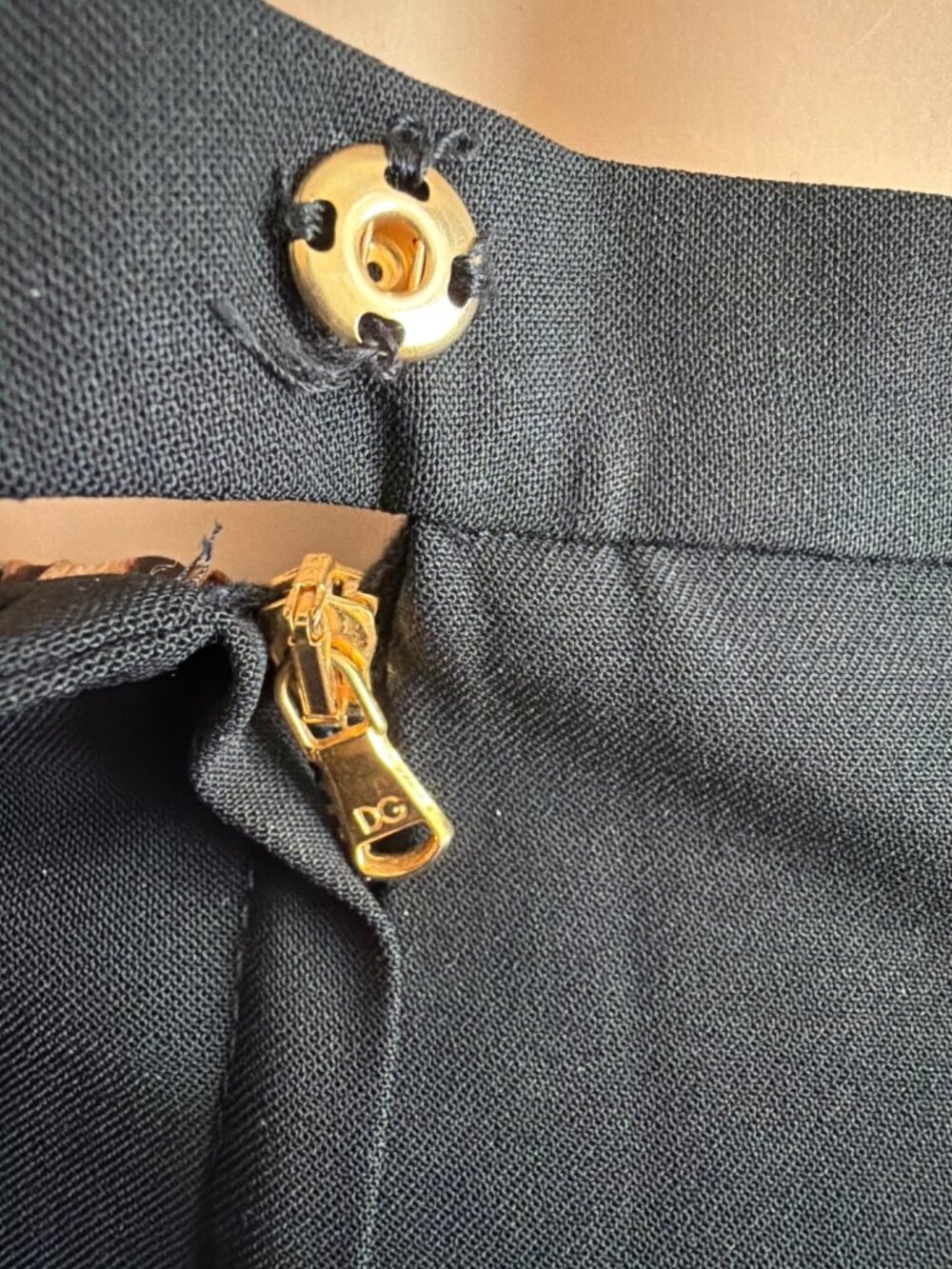 Vintage Dolce & Gabbana Black Wool Knee Length Skirt Leopard Lining Sz IT38 - Picture 8 of 16